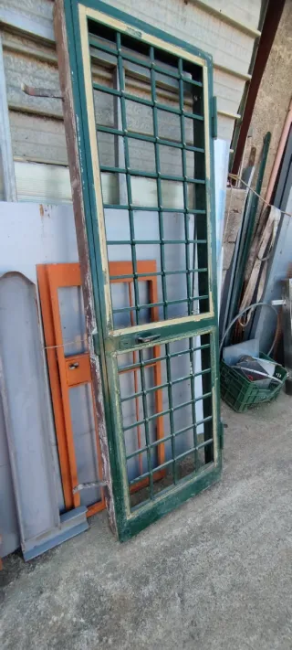 Grata in ferro apribile a 1 anta