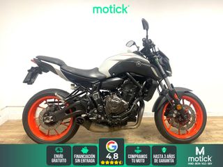 YAMAHA MT-07 (Escape Akrapovic)