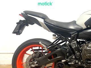 YAMAHA MT-07 (Escape Akrapovic)