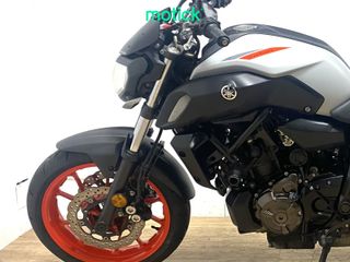 YAMAHA MT-07 (Escape Akrapovic)