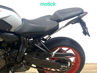 YAMAHA MT-07 (Escape Akrapovic)