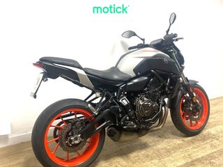 YAMAHA MT-07 (Escape Akrapovic)