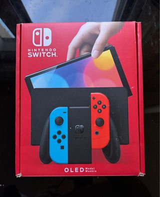Nintendo Switch OLED Azul/Rojo + 4 juegos físicos