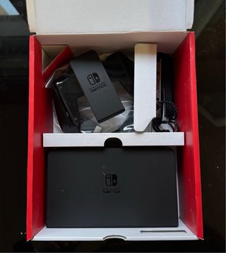 Nintendo Switch OLED Azul/Rojo + 4 juegos físicos