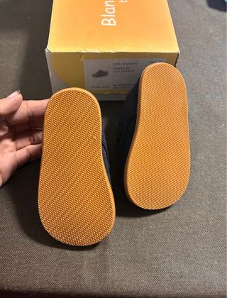 Zapatos bebé talla 19 , solo una puesta .