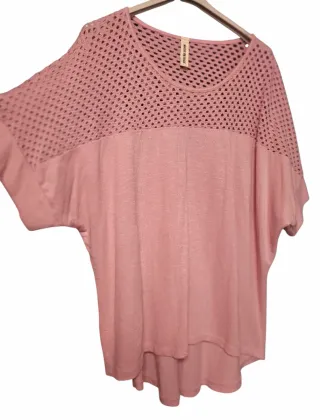 Camiseta rosa de punto calado