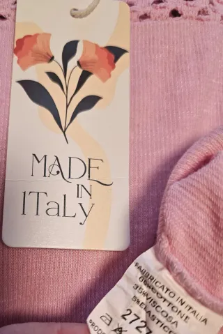 Camiseta rosa de punto calado