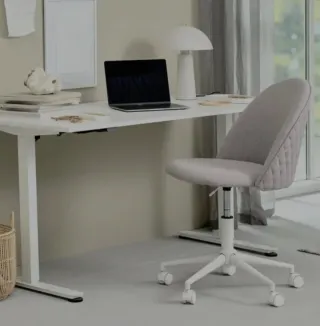 Silla de escritorio gris y blanca