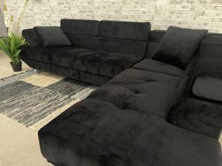 Sofá-rinconera en negro terciopelo