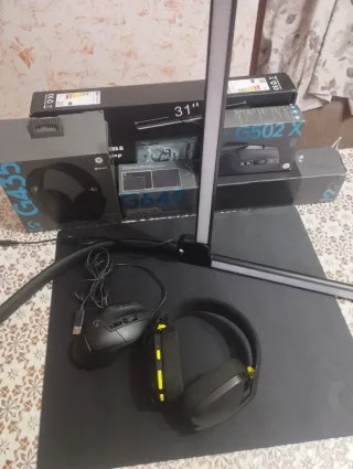 Kit Gaming Logitech Mouse Tastiera Cuffie Lampada