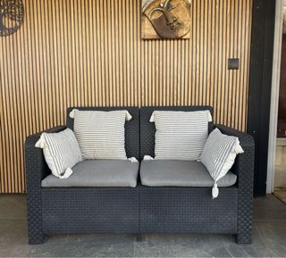 Sofá 2 plazas y mesa baúl