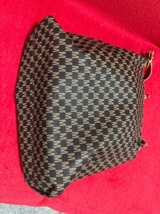 Bolso de mujer con monograma M