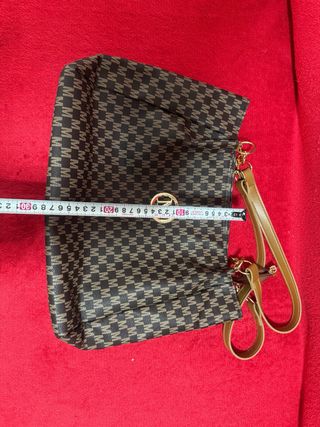 Bolso de mujer con monograma M