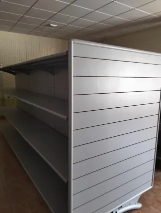 Estanterías metálicas para tienda