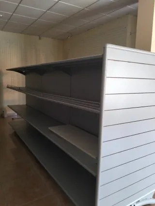 Estanterías metálicas para tienda