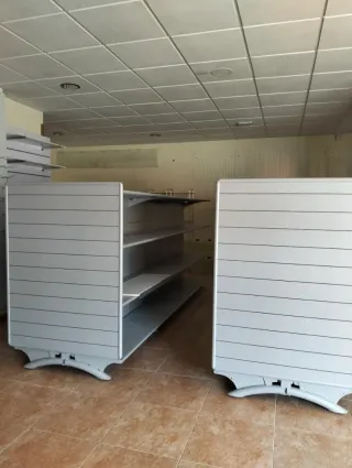 Estanterías metálicas para tienda