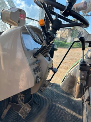 Tractor John Deere 5820 con pala