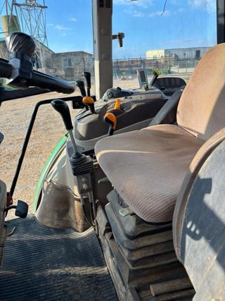 Tractor John Deere 5820 con pala