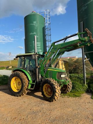 Tractor John Deere 5820 con pala