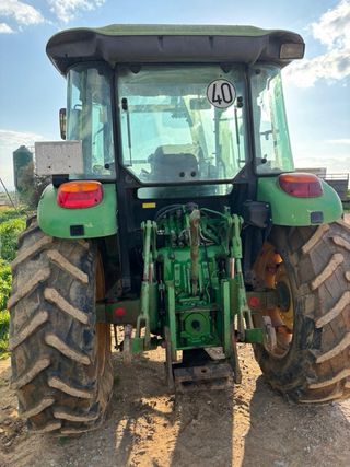 Tractor John Deere 5820 con pala