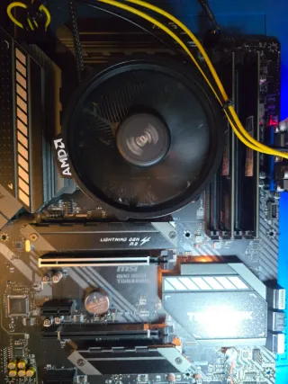 MSI MAG B550 Tomahawk Placa-Mãe