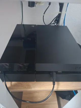 PS4 (PlayStation 4) + Volante y Mandos