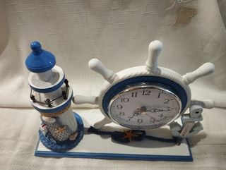Reloj timón y faro náutico
