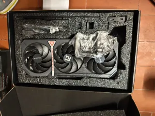 Gigabyte RTX 5090 Gaming OC 32G heatsink and fans