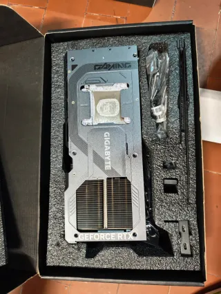 Gigabyte RTX 5090 Gaming OC 32G heatsink and fans