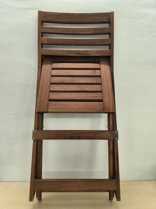 Silla plegable de madera para terraza