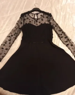 Abito elegante svasato con scollatura stellata