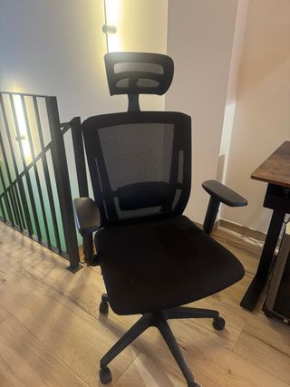 Silla ergonómica de oficina negra