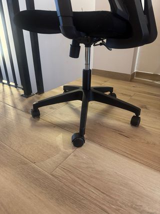 Silla ergonómica de oficina negra