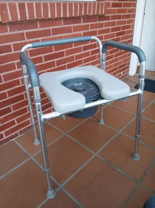 Silla de ruedas, andador y water móvil