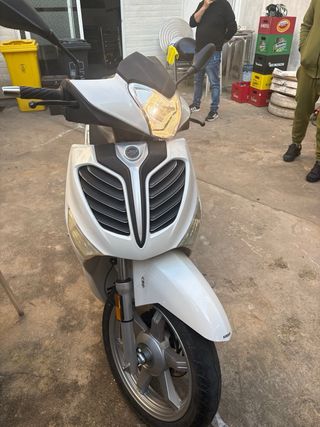Keeway 125 SYM sr Scooter 2019 Blanca