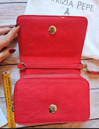 Borsetta Patrizia Pepe rossa con borchie e perle