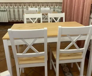 Mesa de madera y 7 sillas