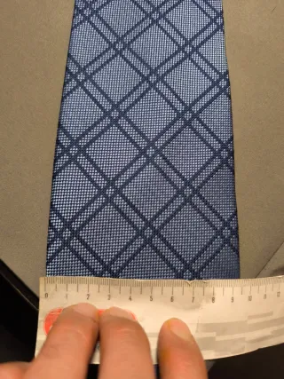 Cravatta a quadri blu e grigia