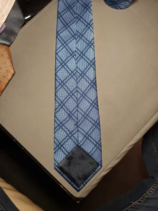 Cravatta a quadri blu e grigia