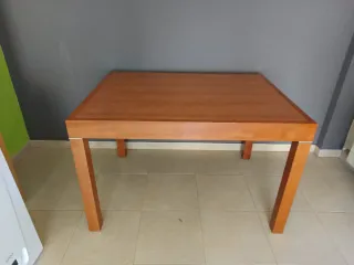 Mesa de madera extensible maciza resistente
