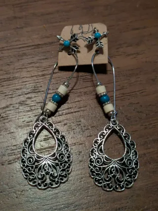 2 pares de pendientes de metálico