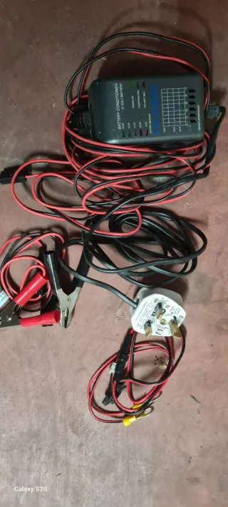 Cargador y Tester Batería