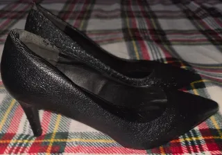 Zapatos de tacón negros brillantes talla 39