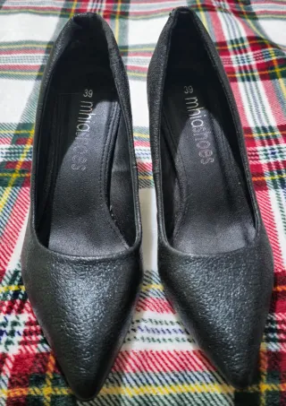 Zapatos de tacón negros brillantes talla 39