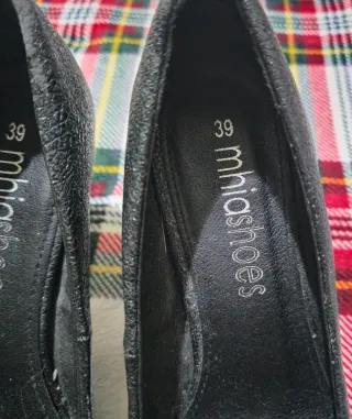 Zapatos de tacón negros brillantes talla 39