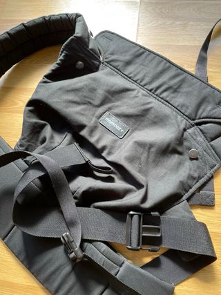 Mochila Portabebés Momcozy Negra