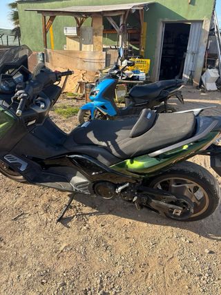 Yamaha TMAX Iron Max Verde/Negro