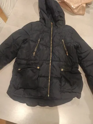 Abrigo acolchado niña negro zara