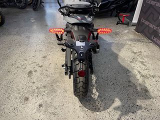 Royal Enfield Himalayan Gris/Naranja