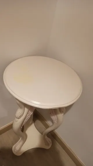 Mesa restaurada cisnes